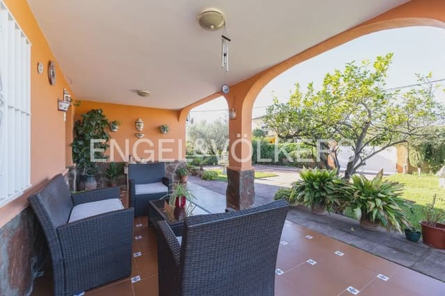 4 bedroom Villa for sale in Bétera with garage - € 425,000 (Ref: 9898198)