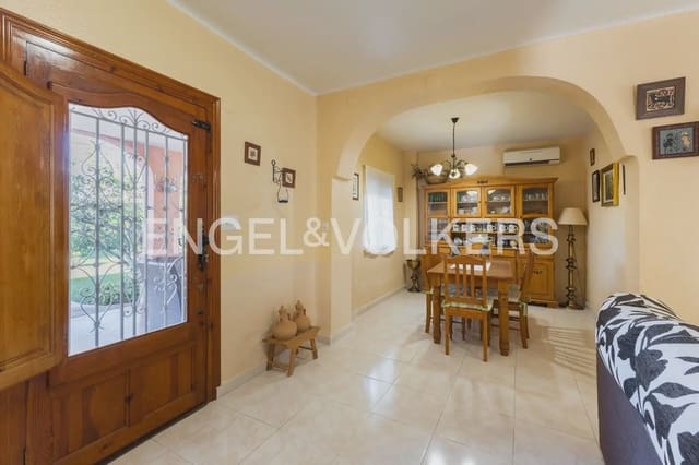 4 bedroom Villa for sale in Bétera with garage - € 425,000 (Ref: 9898198)