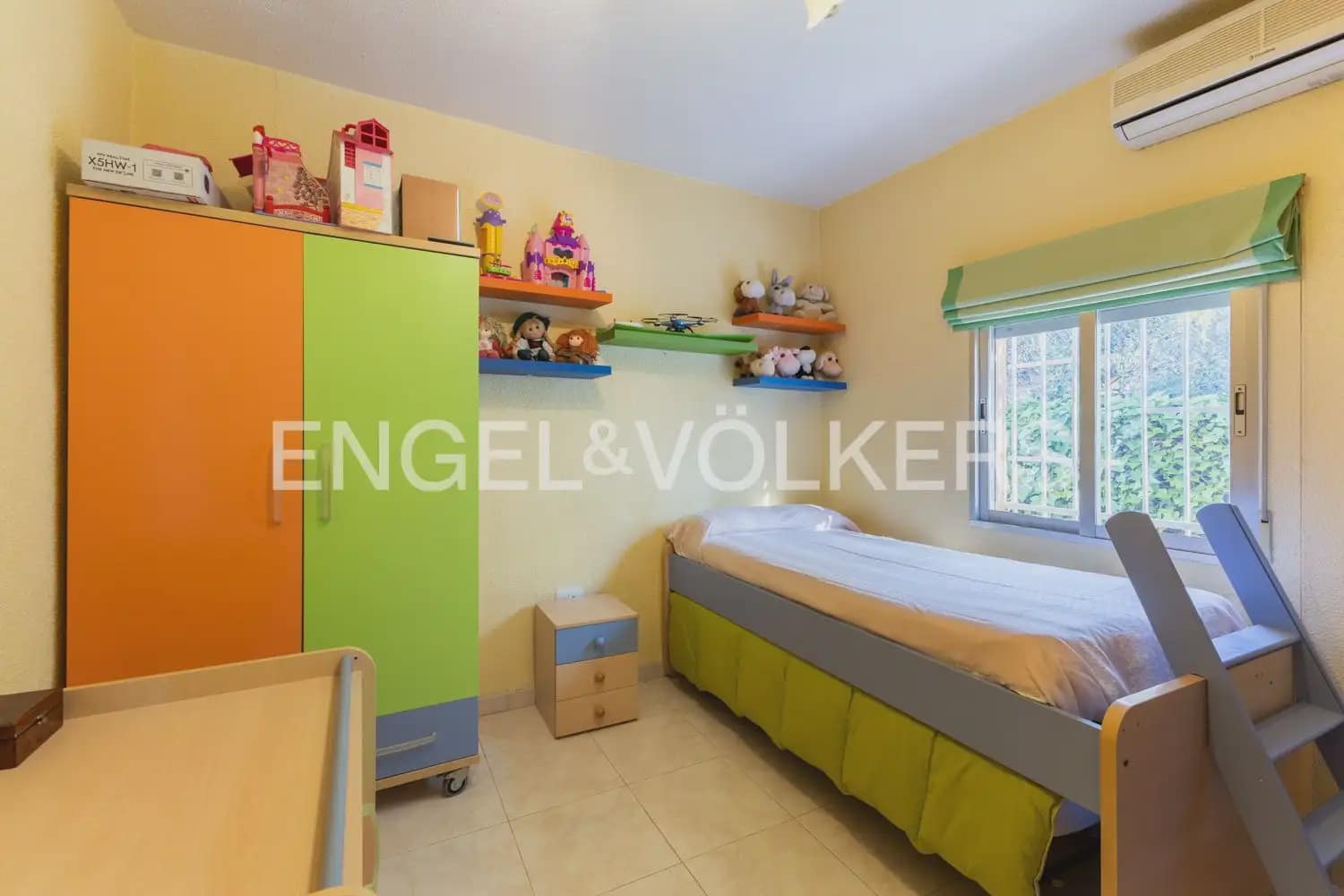 4 bedroom Villa for sale in Betera with garage - € 425,000 (Ref: 9898198)