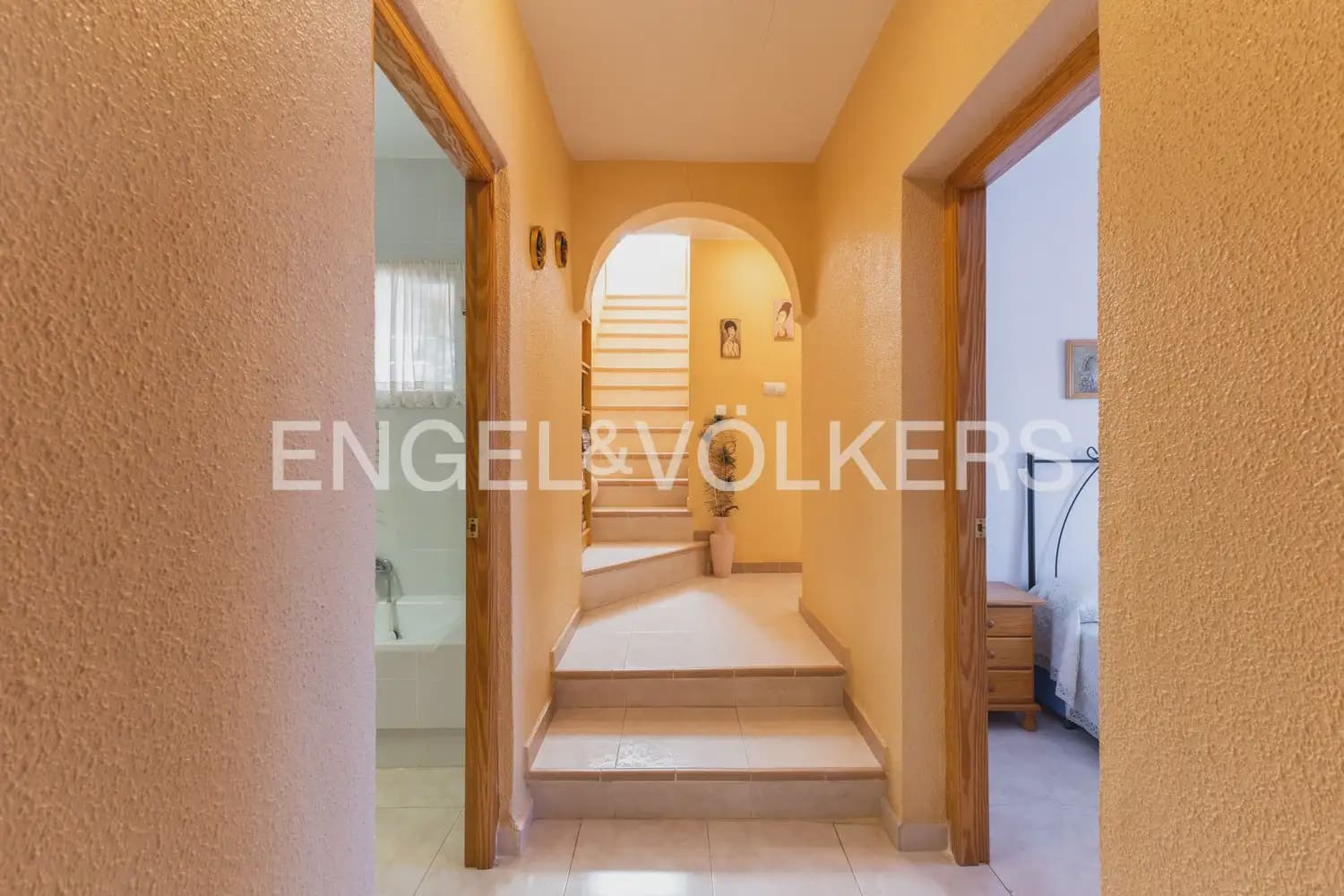 4 bedroom Villa for sale in Betera with garage - € 425,000 (Ref: 9898198)