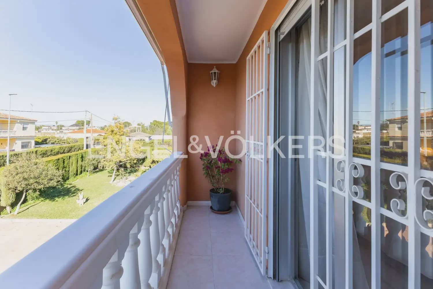 4 bedroom Villa for sale in Betera with garage - € 425,000 (Ref: 9898198)