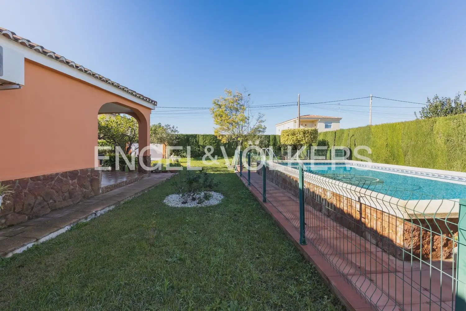 4 bedroom Villa for sale in Betera with garage - € 425,000 (Ref: 9898198)