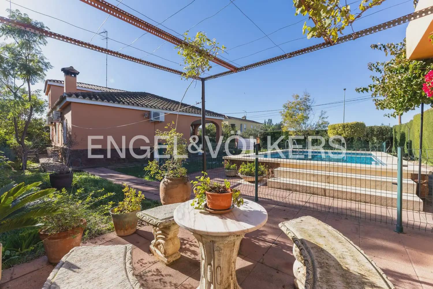 4 bedroom Villa for sale in Betera with garage - € 425,000 (Ref: 9898198)
