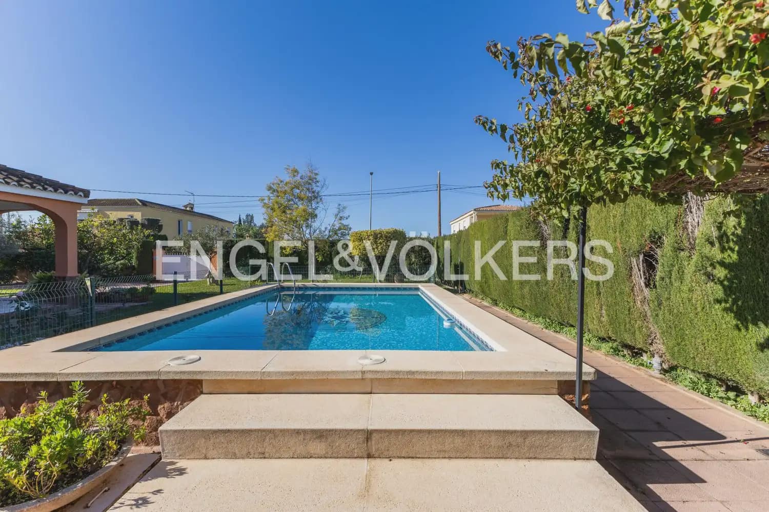 4 bedroom Villa for sale in Betera with garage - € 425,000 (Ref: 9898198)