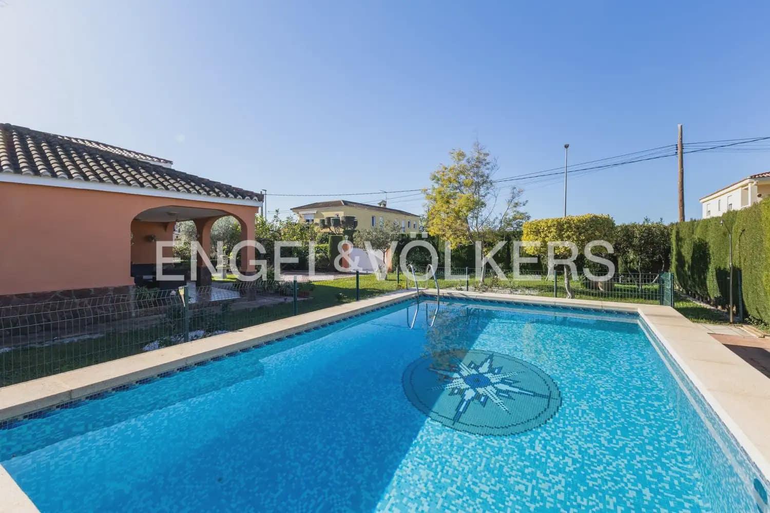 4 bedroom Villa for sale in Betera with garage - € 425,000 (Ref: 9898198)