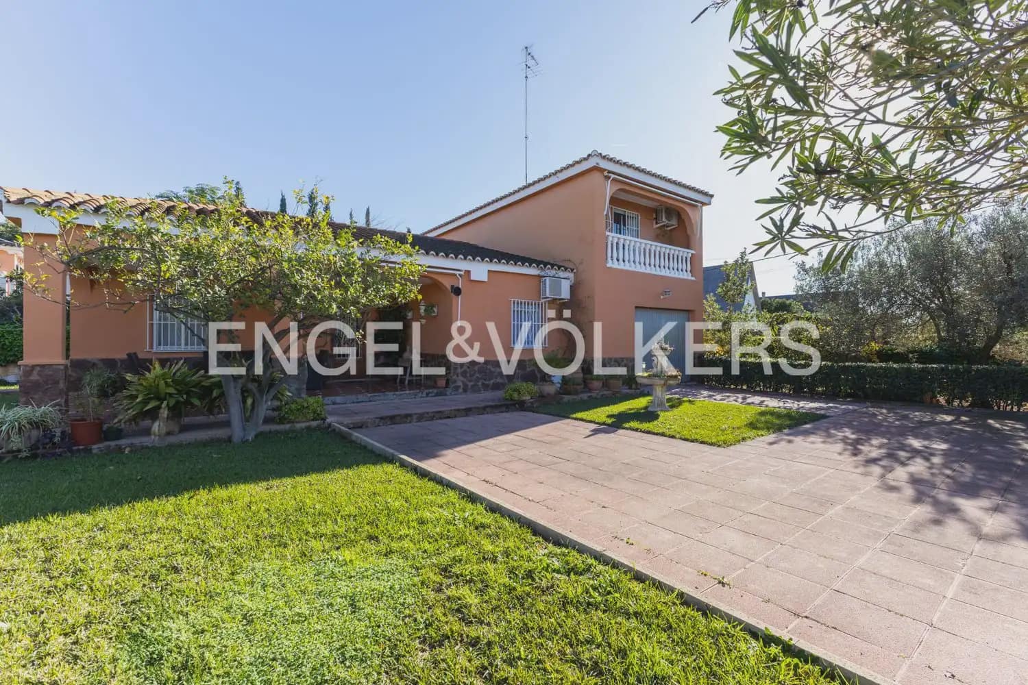 4 bedroom Villa for sale in Betera with garage - € 425,000 (Ref: 9898198)