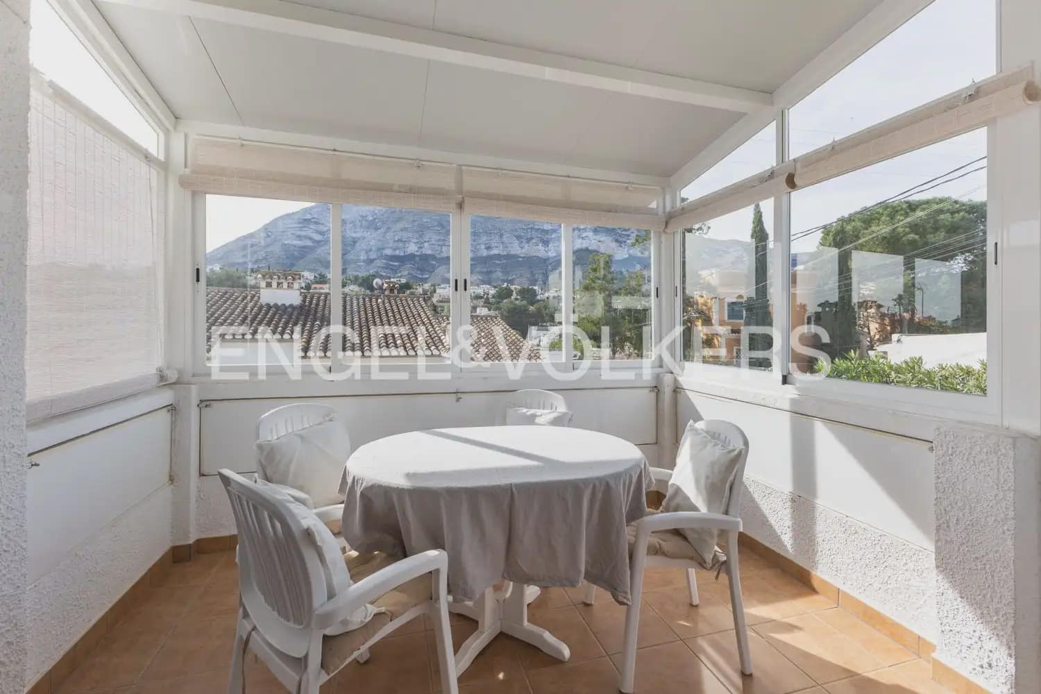 2 makuuhuone Omakotitalo myytävänä paikassa Denia mukana uima-altaan 
autotalli - 399 000 € (Ref: 9898200)