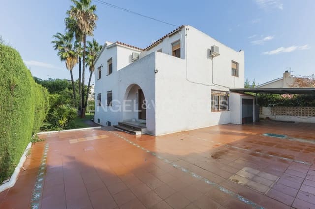 5 bedroom Villa for sale in Benicàssim with garage - € 565,000 (Ref: 9898202)