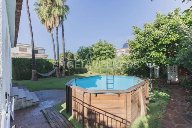 5 bedroom Villa for sale in Benicàssim with garage - € 565,000 (Ref: 9898202)