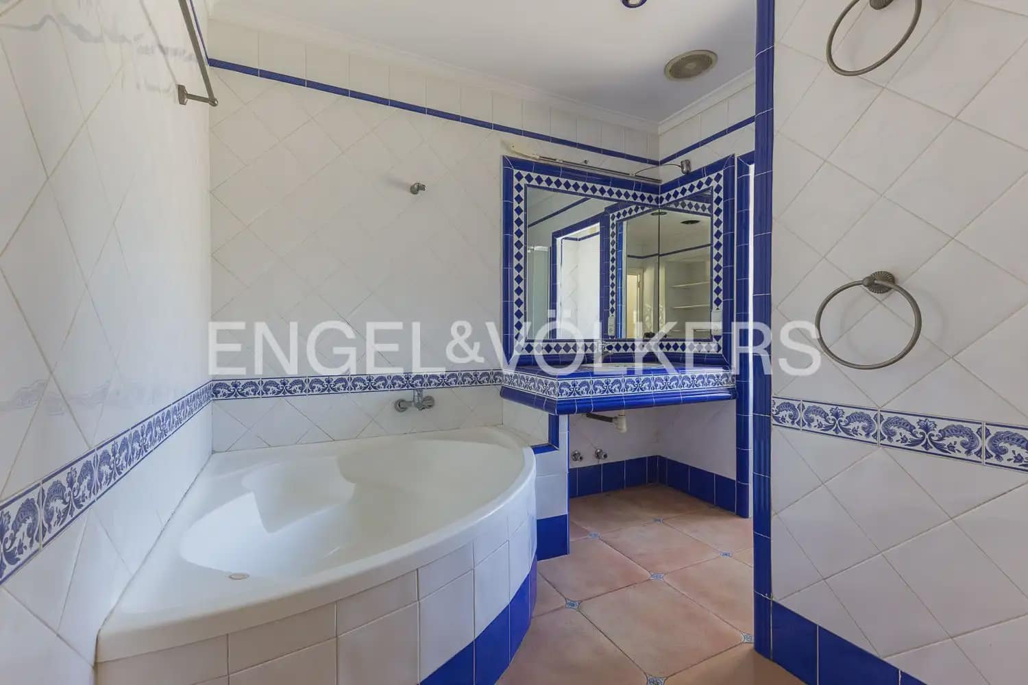 5 bedroom Villa for rent in Pedreguer with pool garage - € 4,600 (Ref: 9898203)