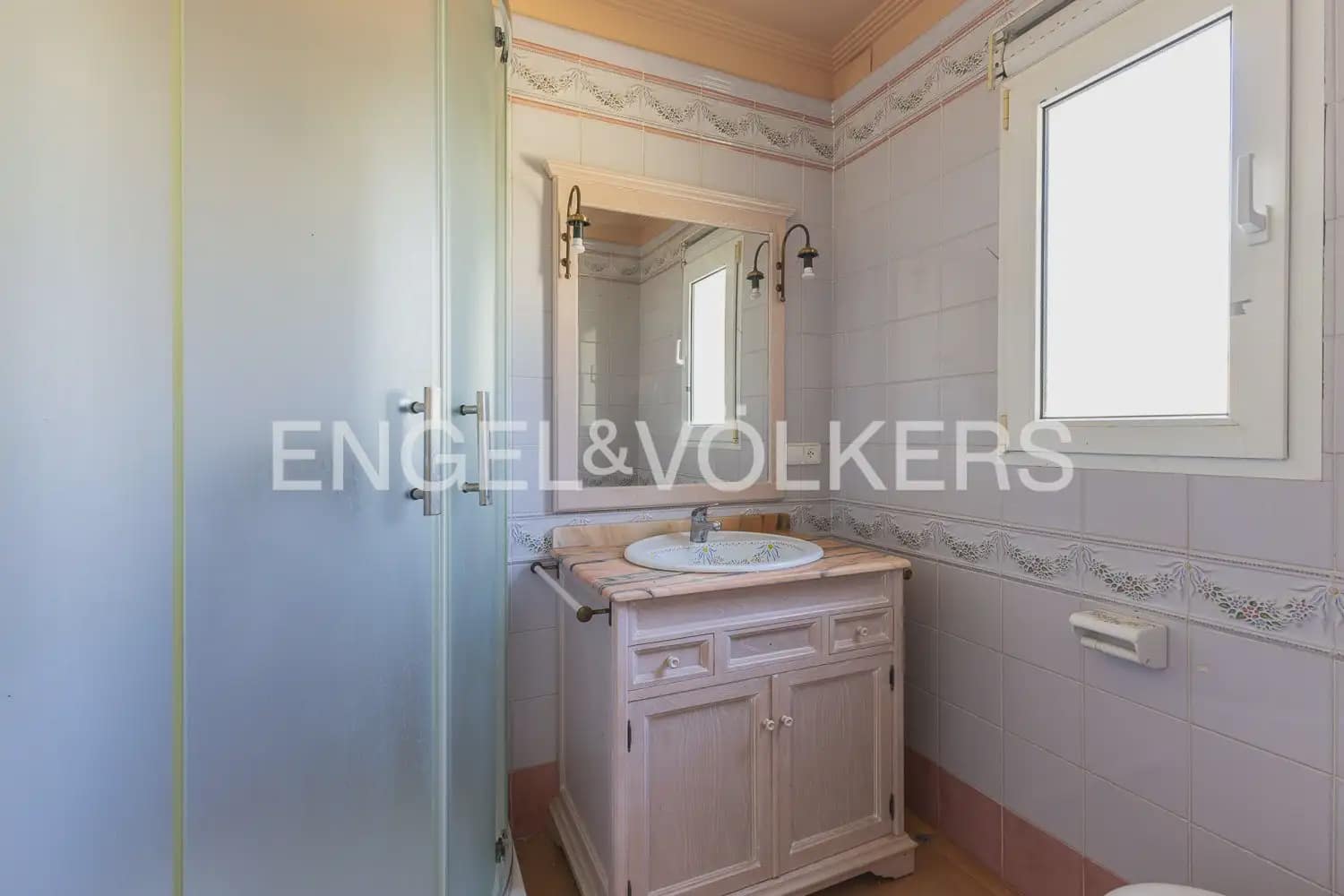5 bedroom Villa for rent in Pedreguer with pool garage - € 4,600 (Ref: 9898203)