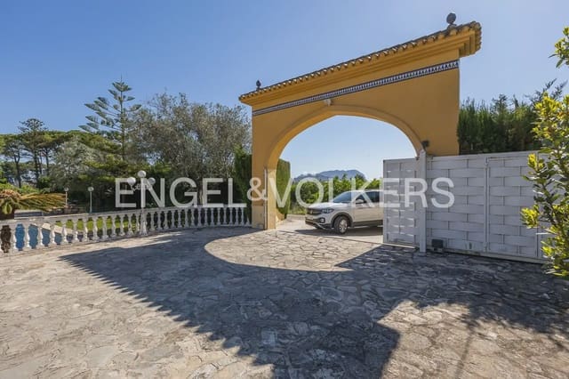 5 bedroom Villa for rent in Pedreguer with pool garage - € 4,600 (Ref: 9898203)