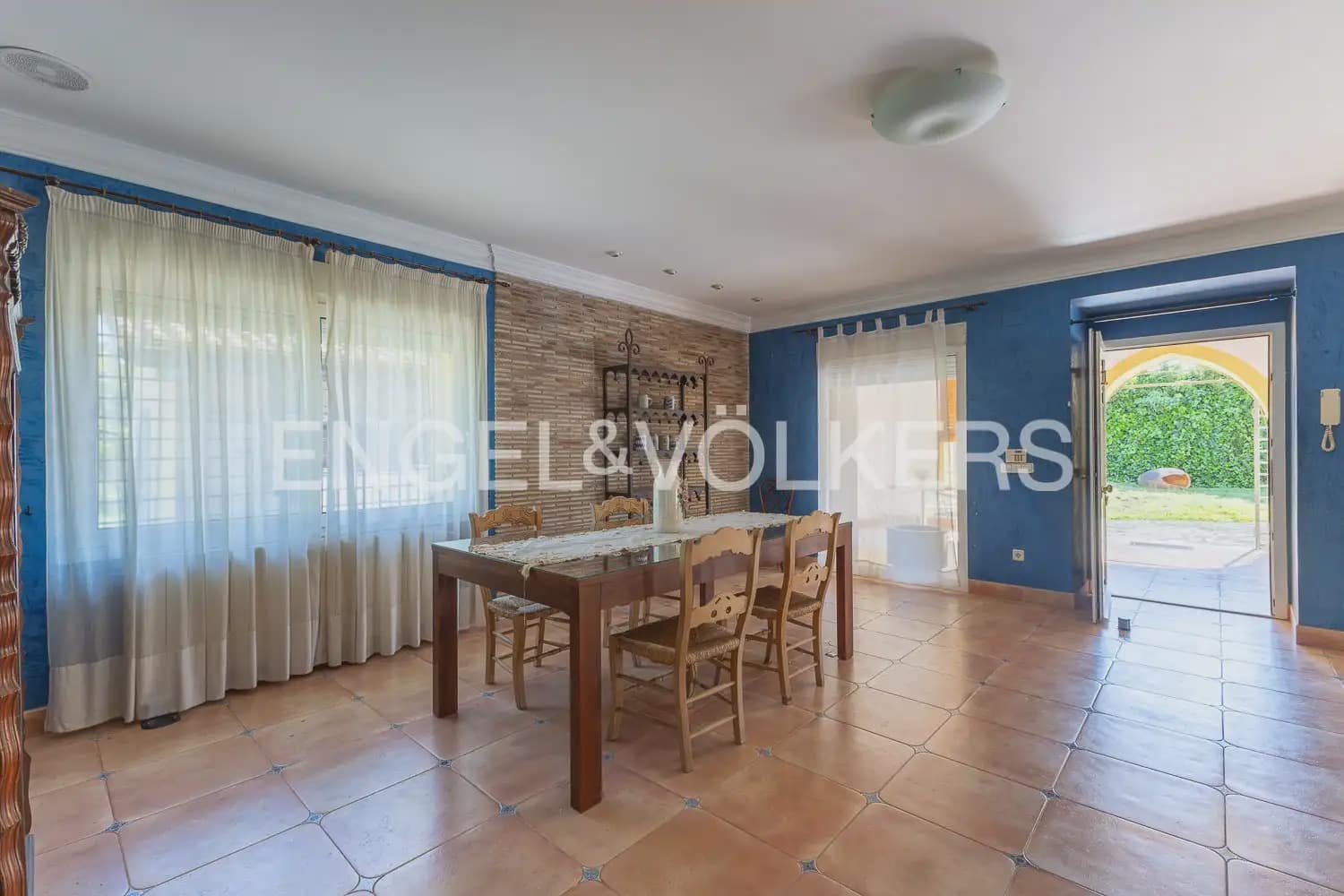 5 bedroom Villa for rent in Pedreguer with pool garage - € 4,600 (Ref: 9898203)