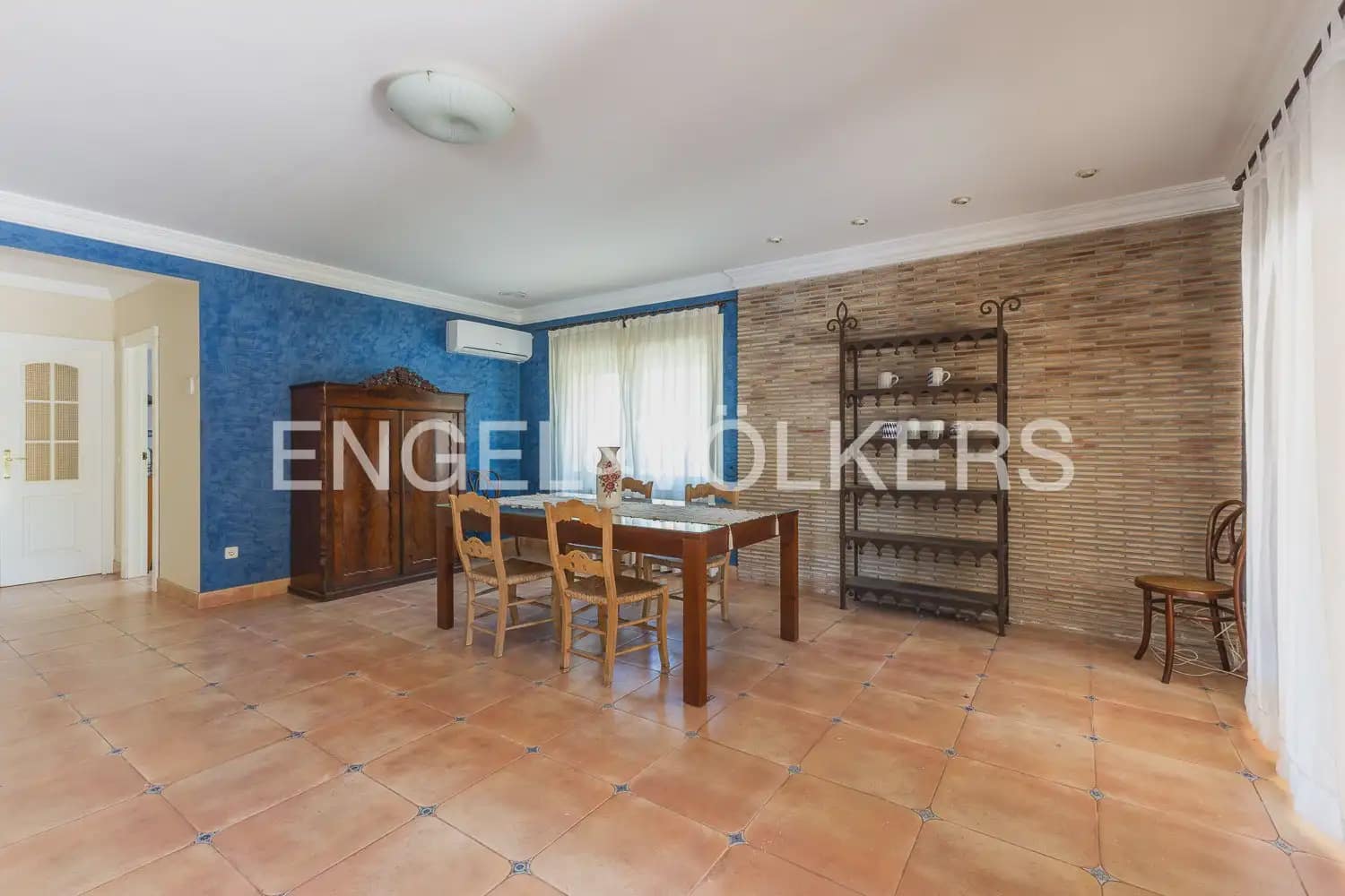 5 bedroom Villa for rent in Pedreguer with pool garage - € 4,600 (Ref: 9898203)