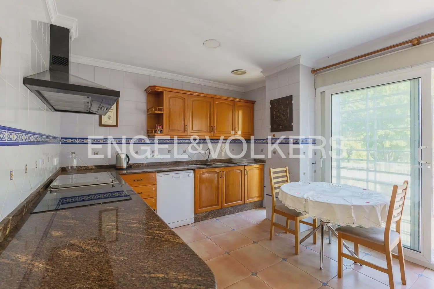 5 bedroom Villa for rent in Pedreguer with pool garage - € 4,600 (Ref: 9898203)