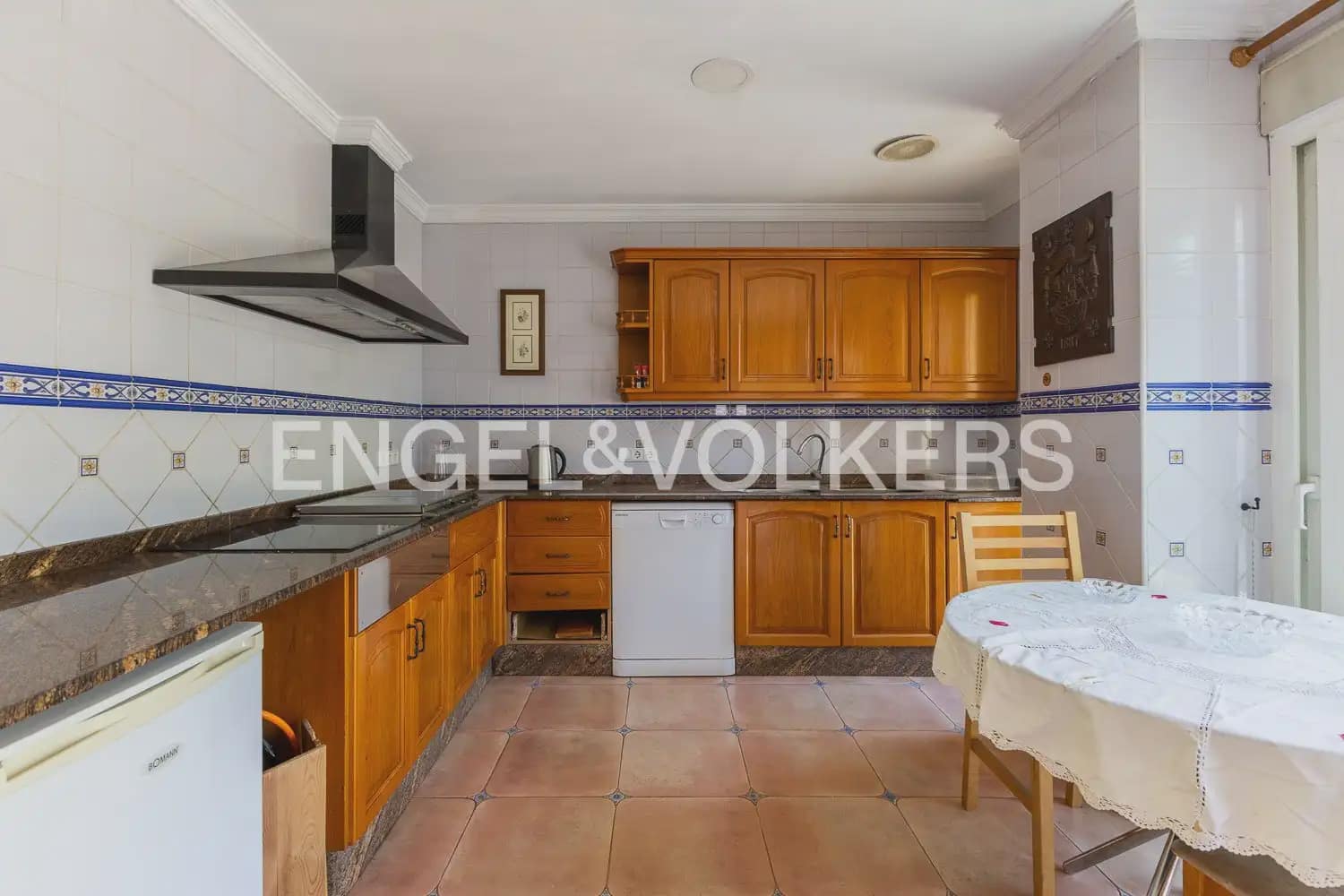 5 bedroom Villa for rent in Pedreguer with pool garage - € 4,600 (Ref: 9898203)