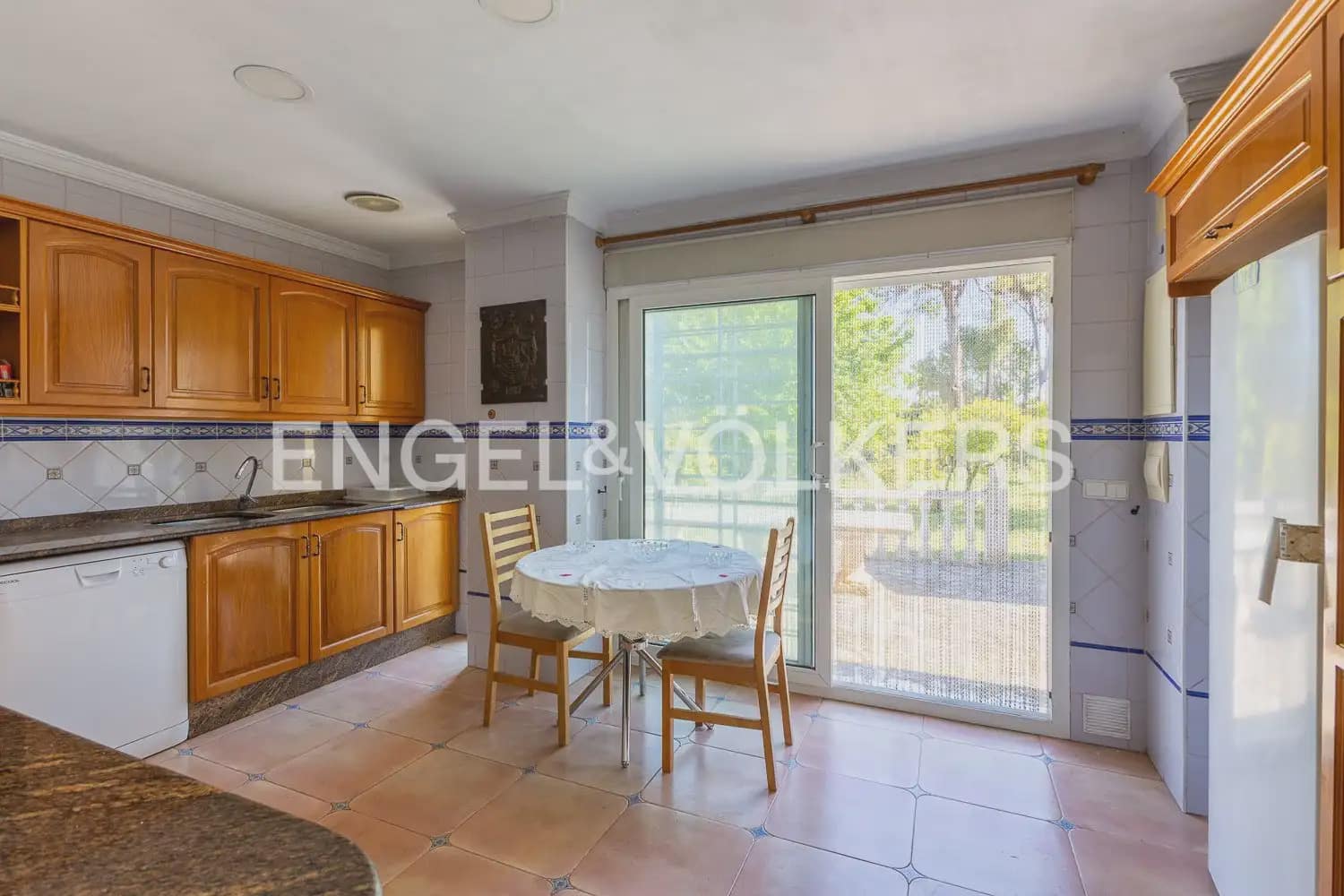 5 bedroom Villa for rent in Pedreguer with pool garage - € 4,600 (Ref: 9898203)