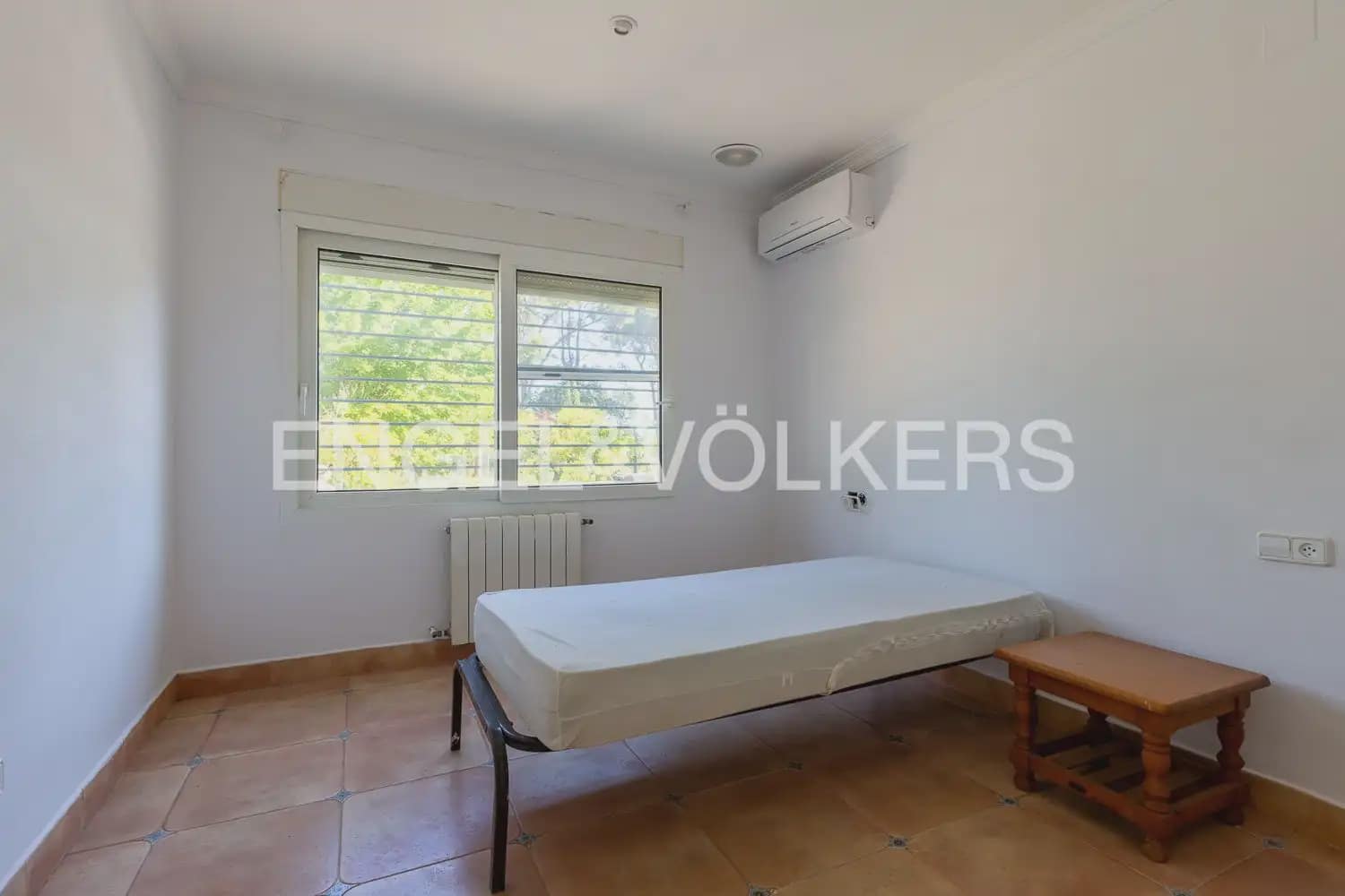 5 bedroom Villa for rent in Pedreguer with pool garage - € 4,600 (Ref: 9898203)
