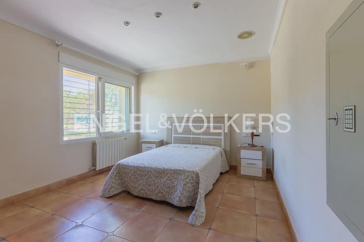 5 bedroom Villa for rent in Pedreguer with pool garage - € 4,600 (Ref: 9898203)