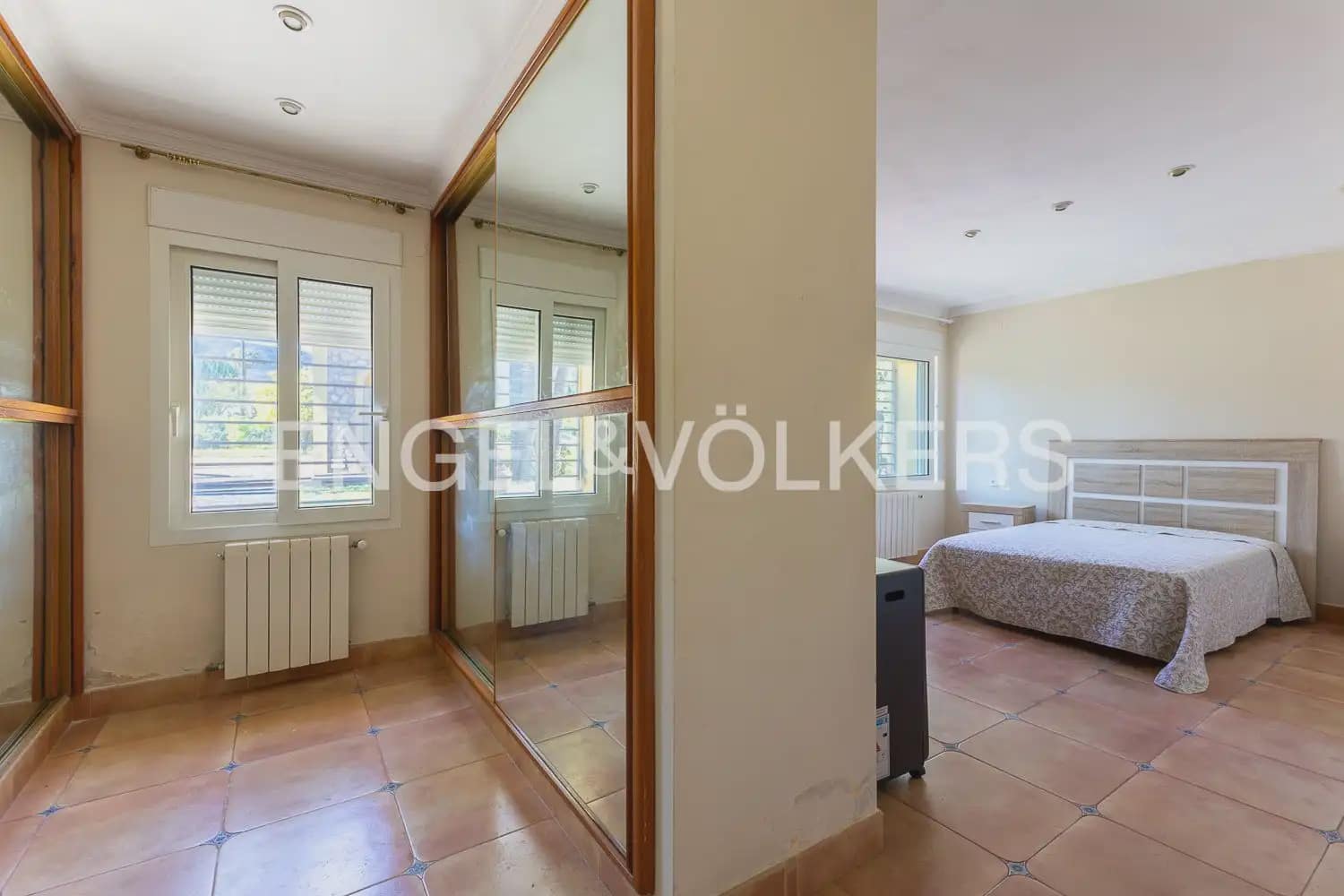 5 bedroom Villa for rent in Pedreguer with pool garage - € 4,600 (Ref: 9898203)