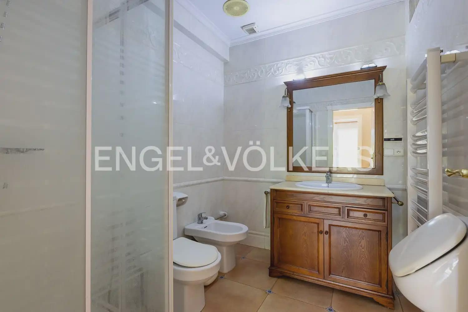 5 bedroom Villa for rent in Pedreguer with pool garage - € 4,600 (Ref: 9898203)
