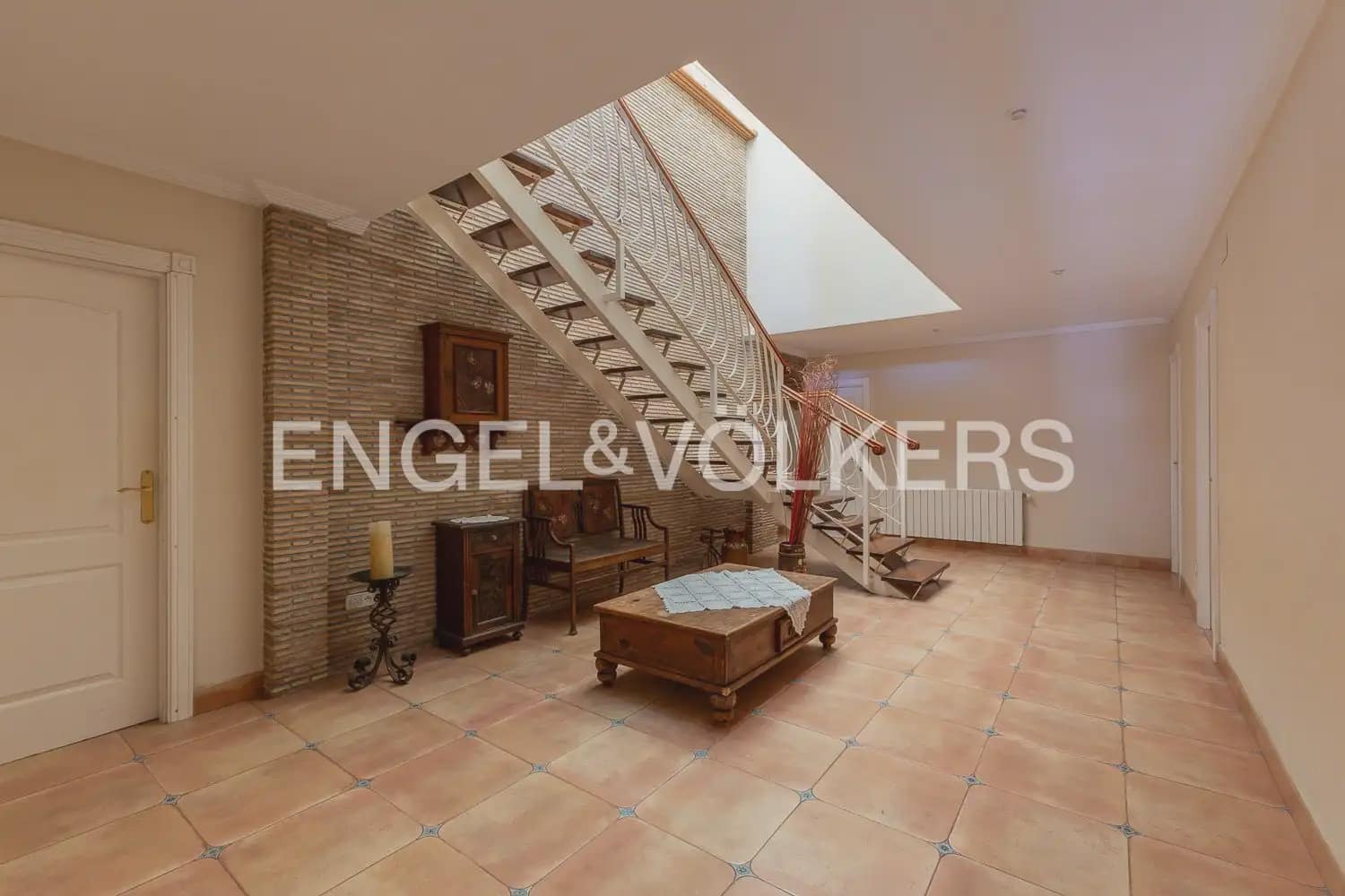 5 bedroom Villa for rent in Pedreguer with pool garage - € 4,600 (Ref: 9898203)