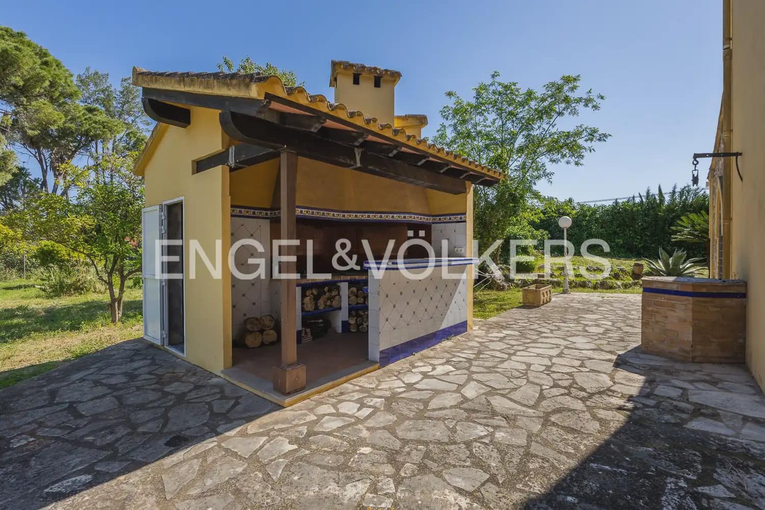 5 bedroom Villa for rent in Pedreguer with pool garage - € 4,600 (Ref: 9898203)