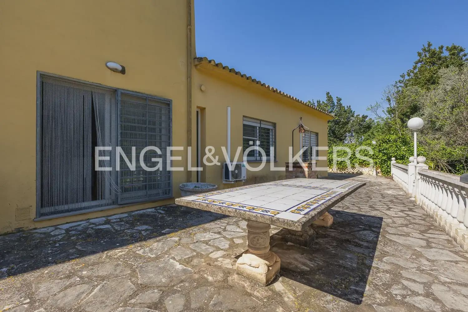 5 bedroom Villa for rent in Pedreguer with pool garage - € 4,600 (Ref: 9898203)