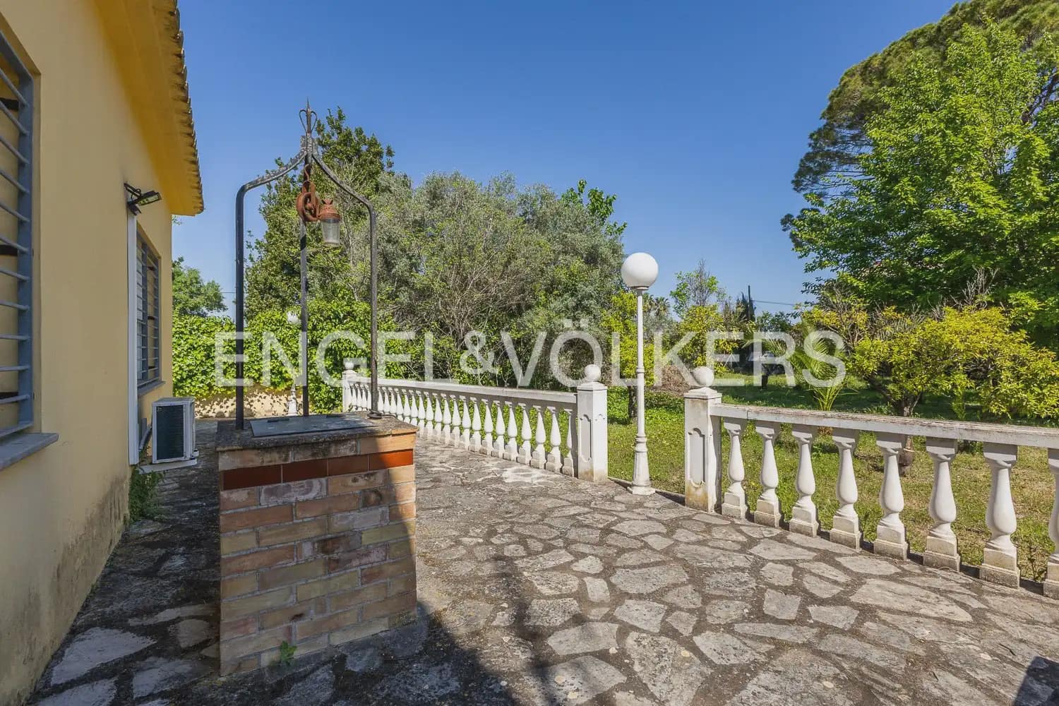 5 bedroom Villa for rent in Pedreguer with pool garage - € 4,600 (Ref: 9898203)