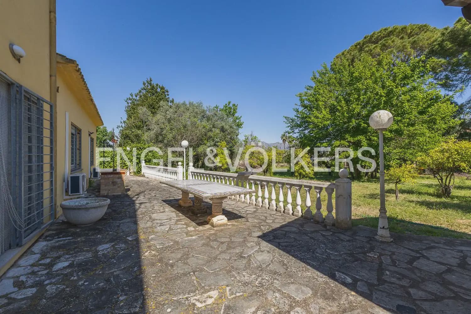5 bedroom Villa for rent in Pedreguer with pool garage - € 4,600 (Ref: 9898203)