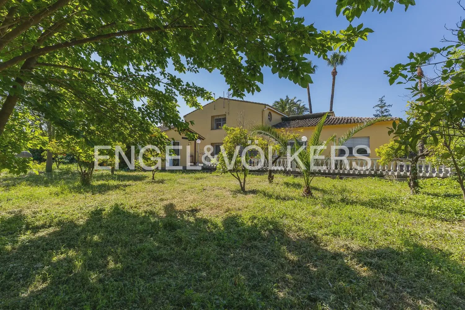 5 bedroom Villa for rent in Pedreguer with pool garage - € 4,600 (Ref: 9898203)