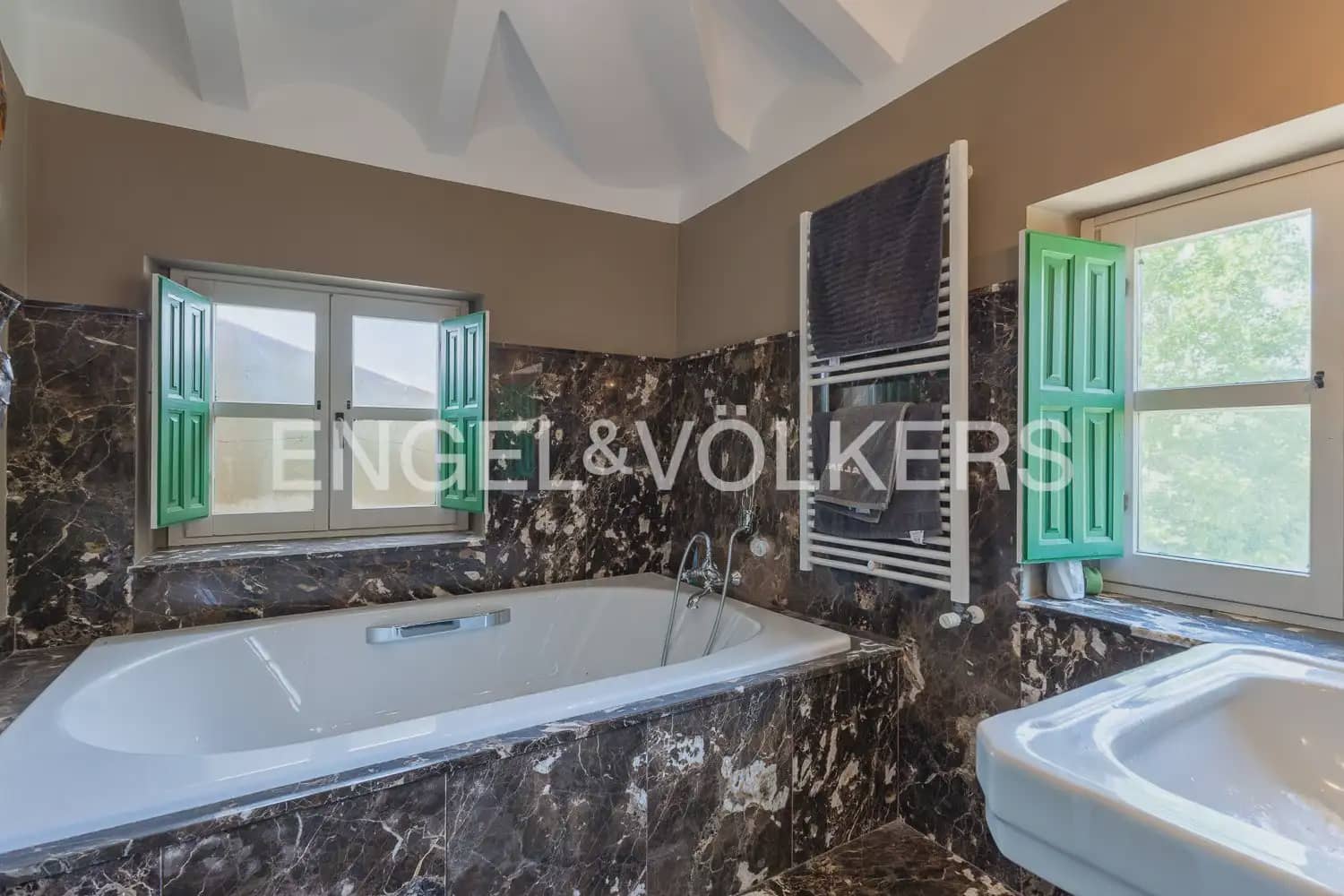 15 slaapkamer Finca/Landhuis te koop in Alcoleja met zwembad garage - € 3.500.000 (Ref: 9898204)