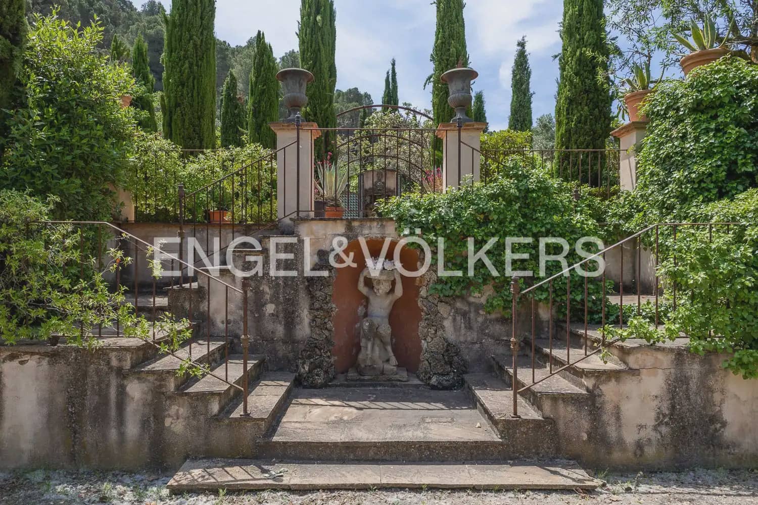 15 slaapkamer Finca/Landhuis te koop in Alcoleja met zwembad garage - € 3.500.000 (Ref: 9898204)
