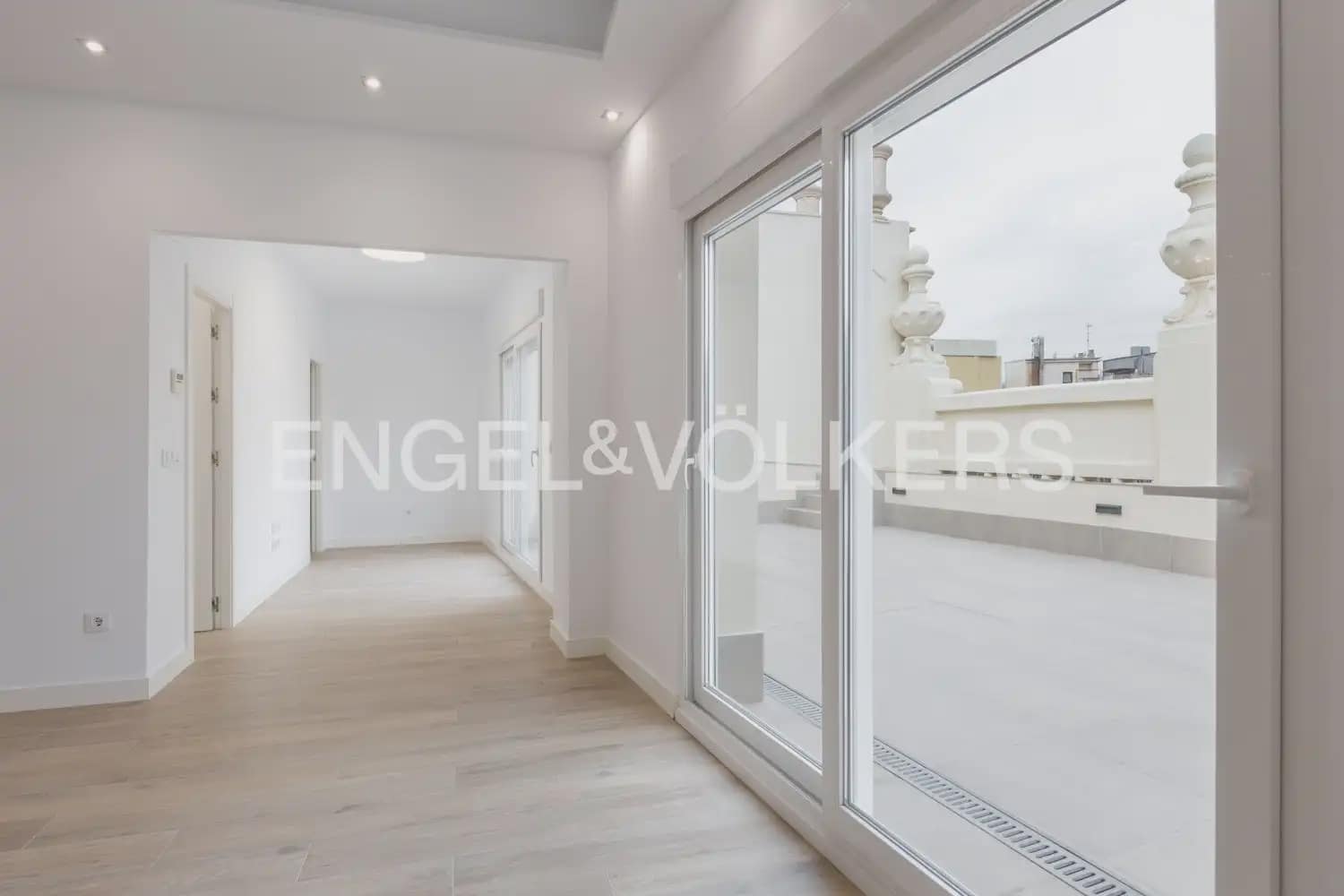 4 bedroom Penthouse for rent in Valencia city - € 4,500 (Ref: 9898205)