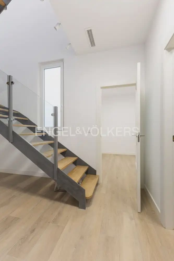 4 bedroom Penthouse for rent in Valencia city - € 4,500 (Ref: 9898205)