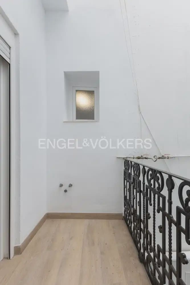 4 bedroom Penthouse for rent in Valencia city - € 4,500 (Ref: 9898205)