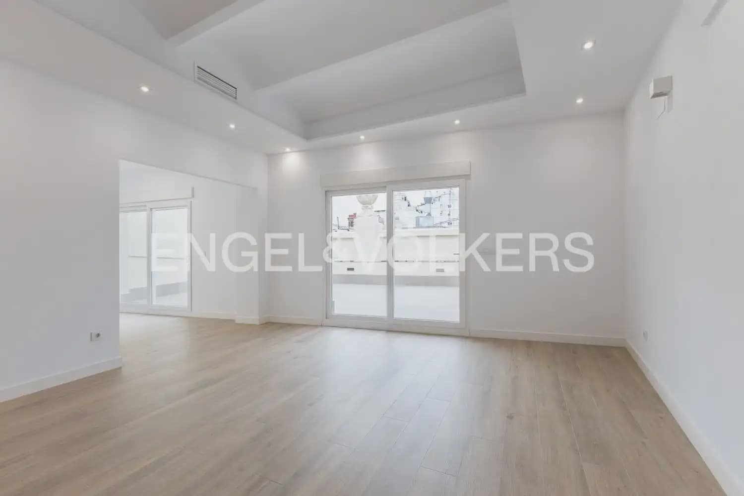 4 bedroom Penthouse for rent in Valencia city - € 4,500 (Ref: 9898205)