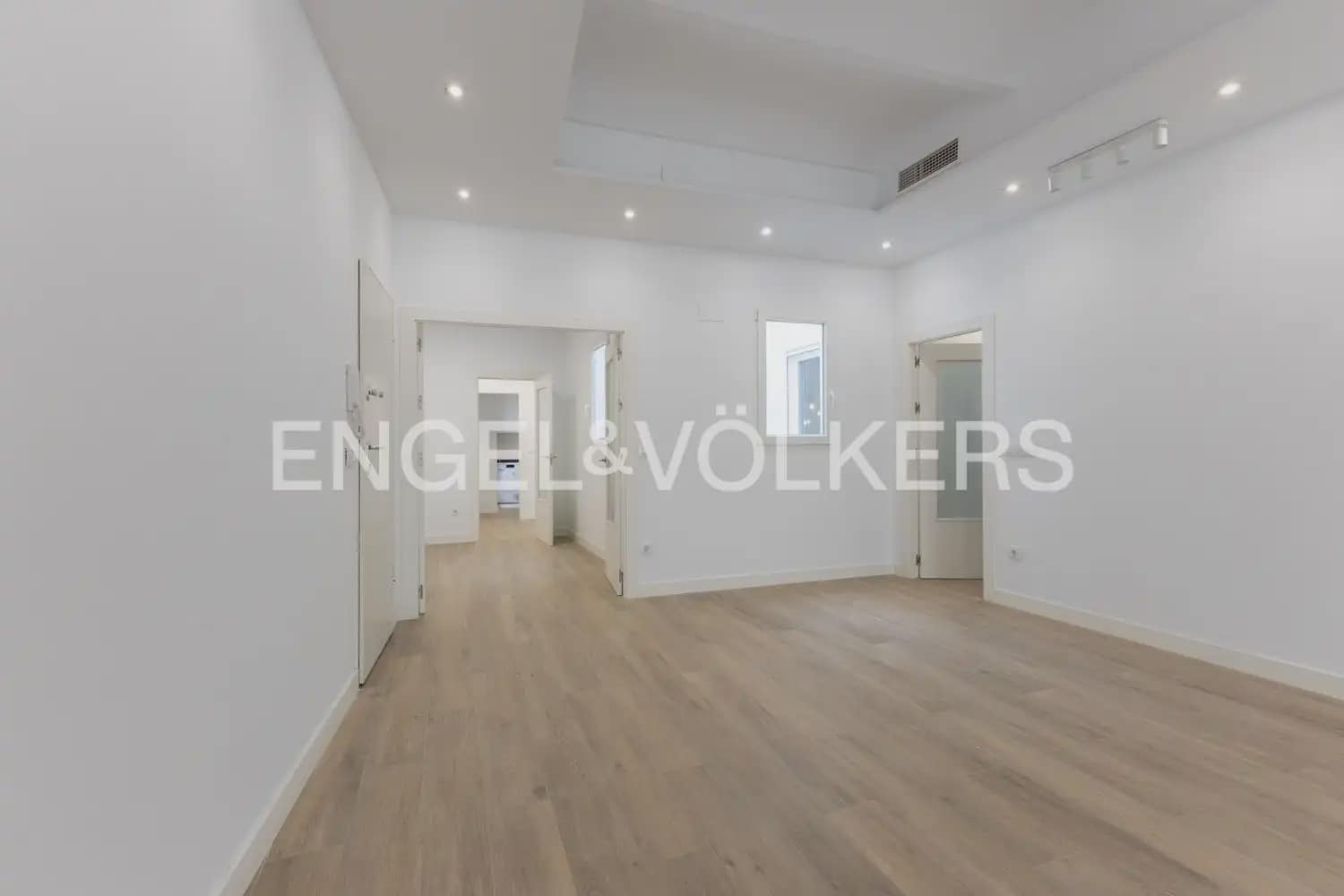 4 bedroom Penthouse for rent in Valencia city - € 4,500 (Ref: 9898205)