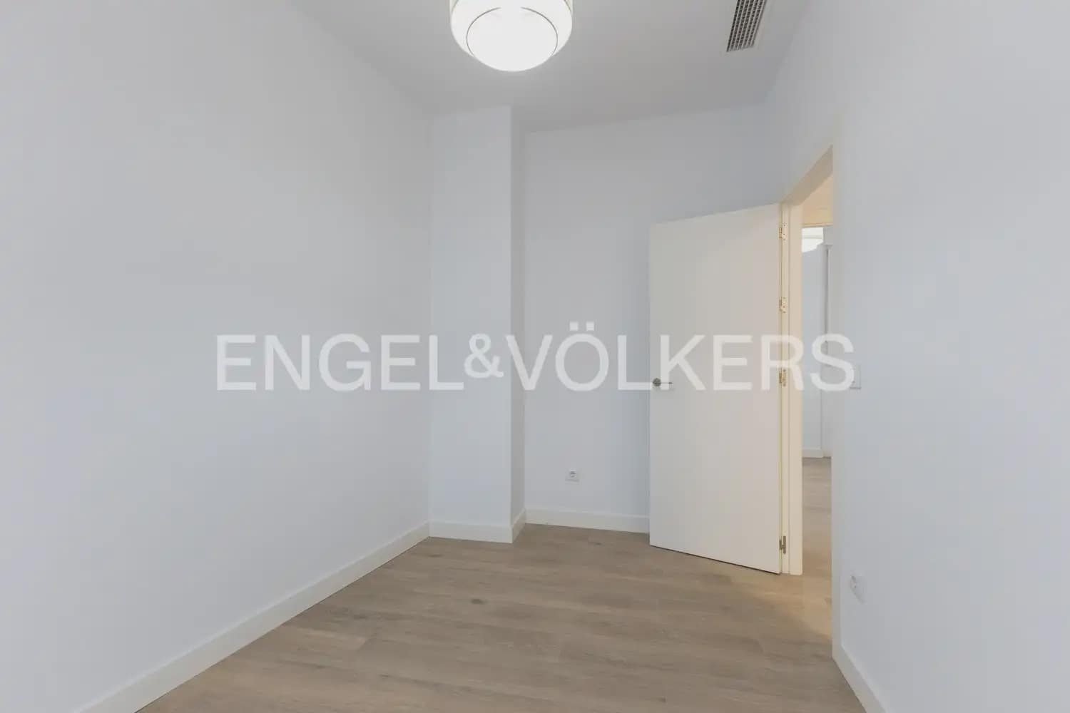 4 bedroom Penthouse for rent in Valencia city - € 4,500 (Ref: 9898205)
