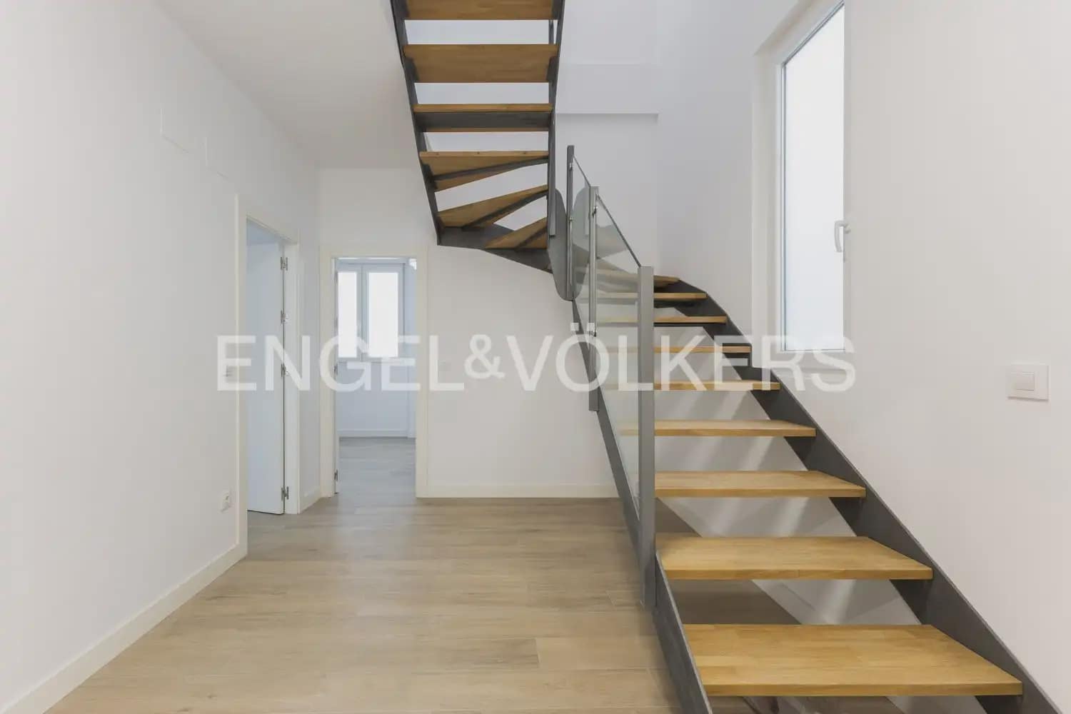 4 bedroom Penthouse for rent in Valencia city - € 4,500 (Ref: 9898205)