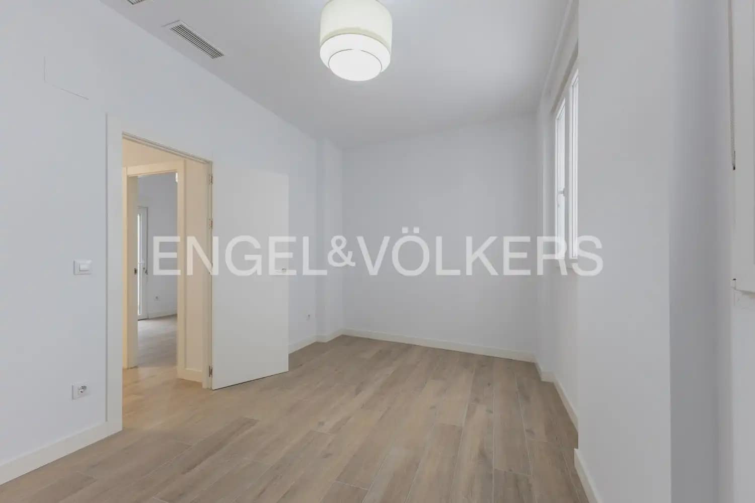4 bedroom Penthouse for rent in Valencia city - € 4,500 (Ref: 9898205)