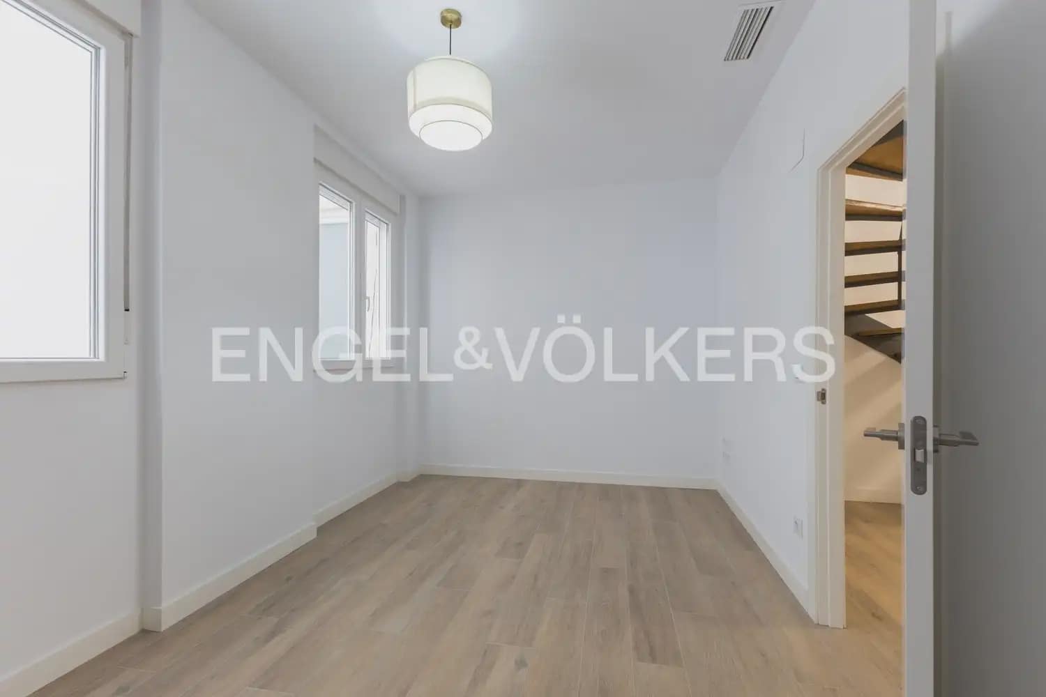 4 bedroom Penthouse for rent in Valencia city - € 4,500 (Ref: 9898205)