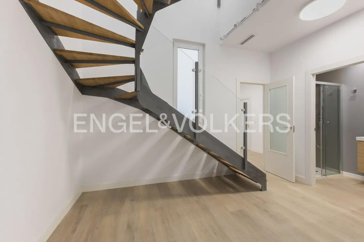 4 bedroom Penthouse for rent in Valencia city - € 4,500 (Ref: 9898205)