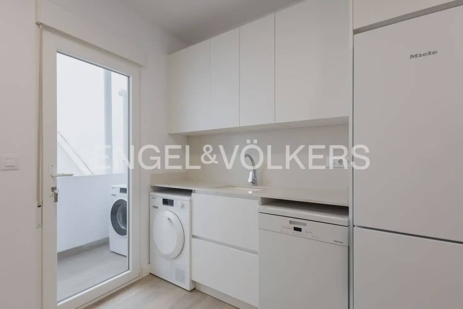 4 bedroom Penthouse for rent in Valencia city - € 4,500 (Ref: 9898205)