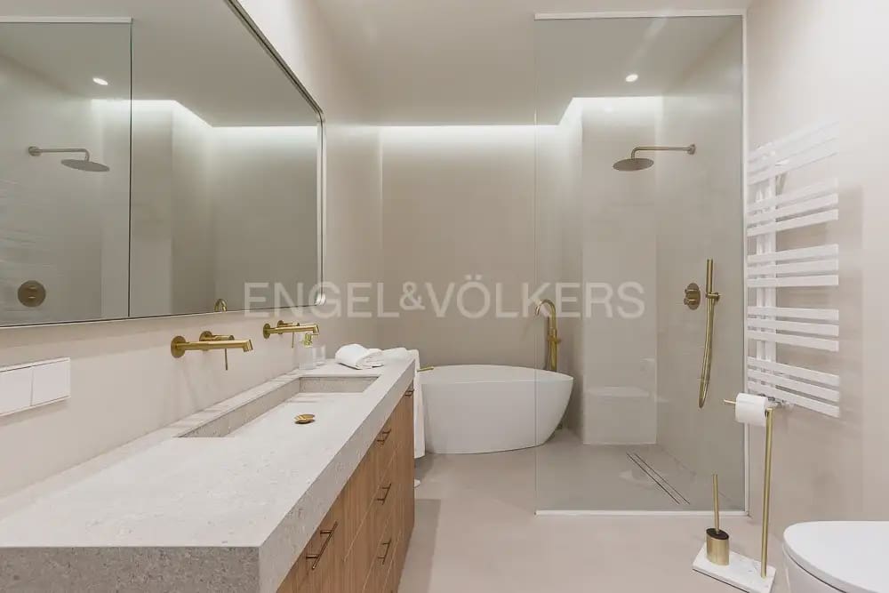 4 Zimmer Penthouse zu vermieten in Valencia Stadt - 10.000 € (Ref: 9898207)