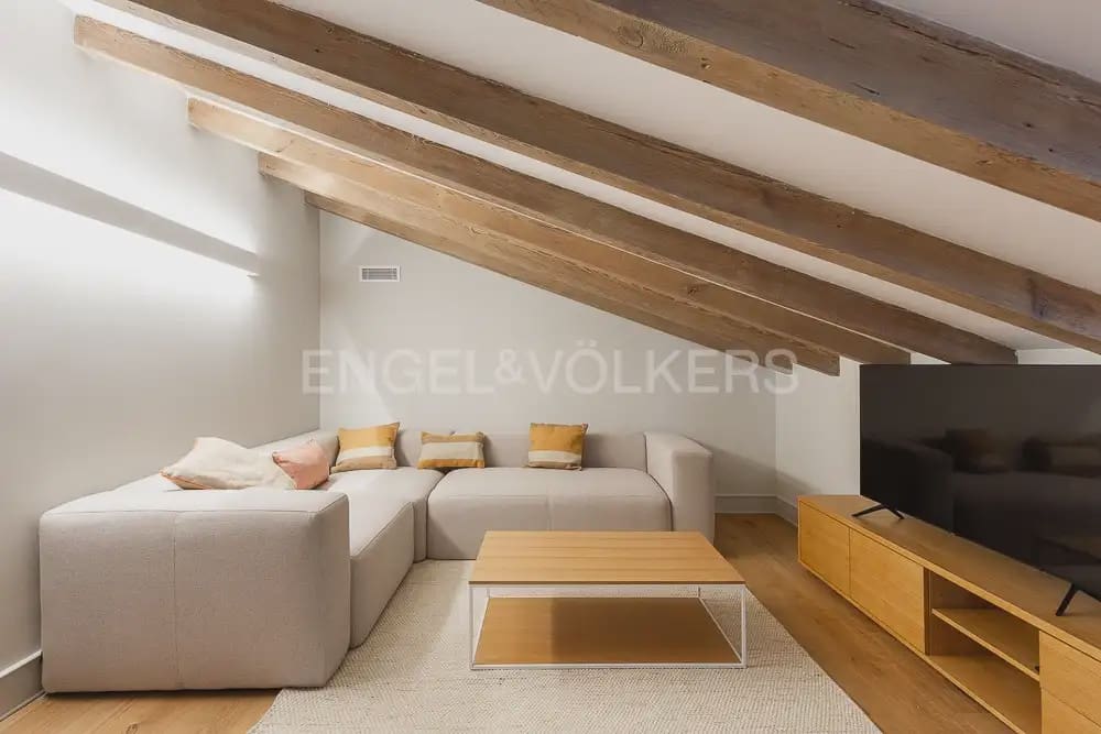 4 Zimmer Penthouse zu vermieten in Valencia Stadt - 10.000 € (Ref: 9898207)