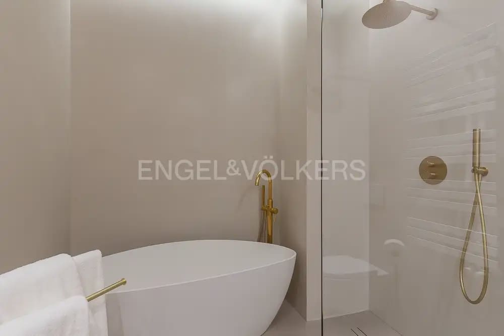 4 Zimmer Penthouse zu vermieten in Valencia Stadt - 10.000 € (Ref: 9898207)