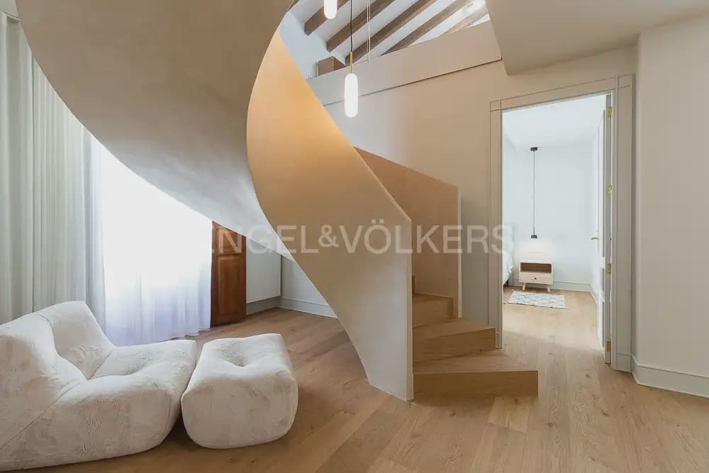 4 Zimmer Penthouse zu vermieten in Valencia Stadt - 10.000 € (Ref: 9898207)