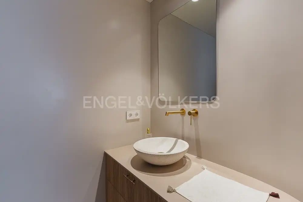 4 Zimmer Penthouse zu vermieten in Valencia Stadt - 10.000 € (Ref: 9898207)