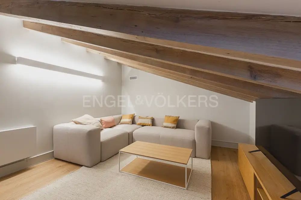 4 Zimmer Penthouse zu vermieten in Valencia Stadt - 10.000 € (Ref: 9898207)